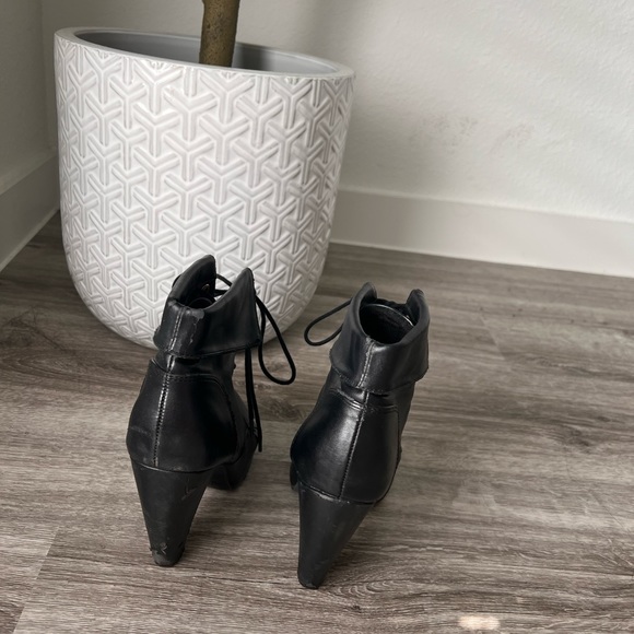 Black heel booties size 9 - Picture 5 of 15
